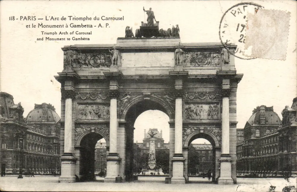 Paris — O Arco do Triunfo do Carrousel e o Monumento a Gambetta — A.P. 118 - Frente