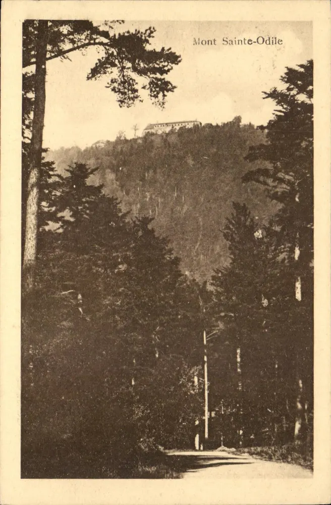 Mont Sainte-Odile — vista do santuário na floresta — editor Felix Tith, Strasbourg - Frente