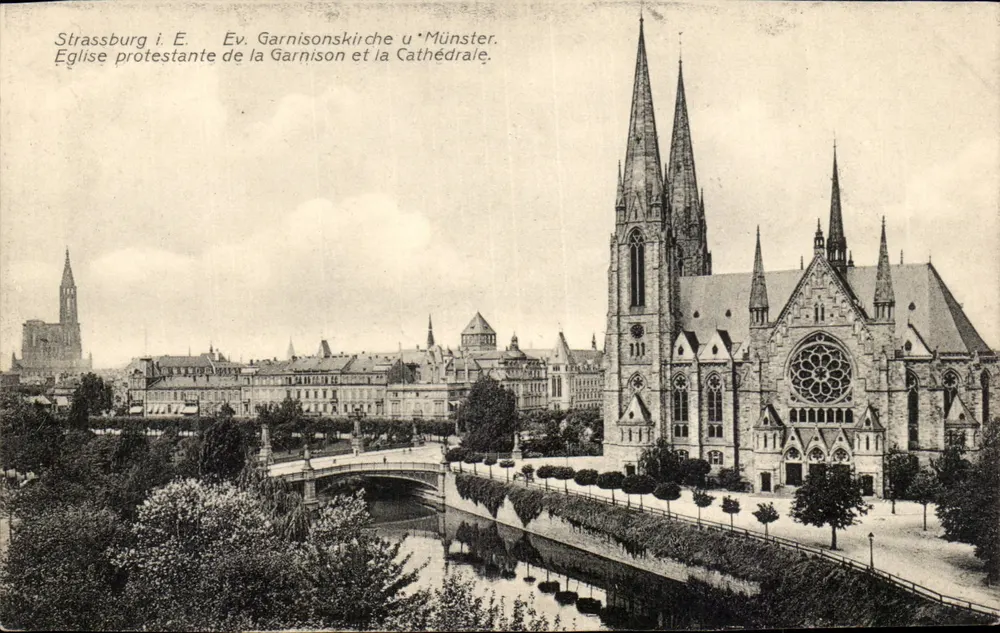Strasbourg i. E. — Evangelische Garnisonkirche und die Kathedrale - Vorderseite