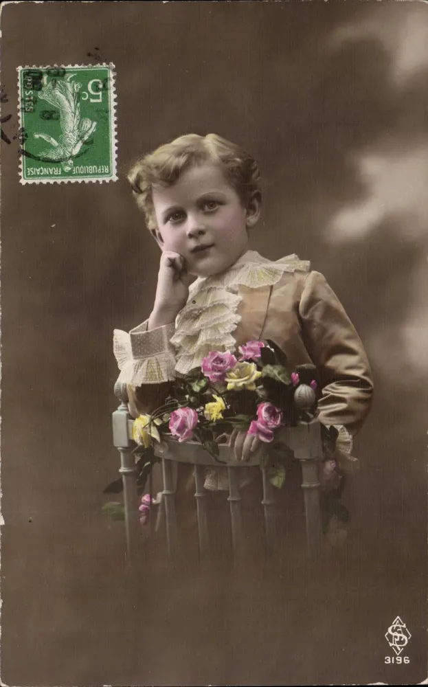 Kind mit Rosenstrauß — Fotostudio — Verleger S.P. Nr. 3196 - Vorderseite