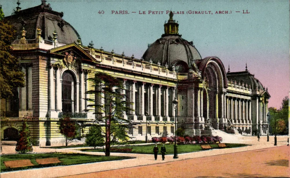 Paris — O Pequeno Palácio (arquiteto Girault) — LL - Frente