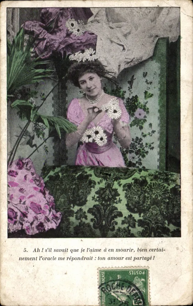 Jeune femme en robe rose tenant des fleurs — éditeur 'L'Annonce' n°5 - Recto