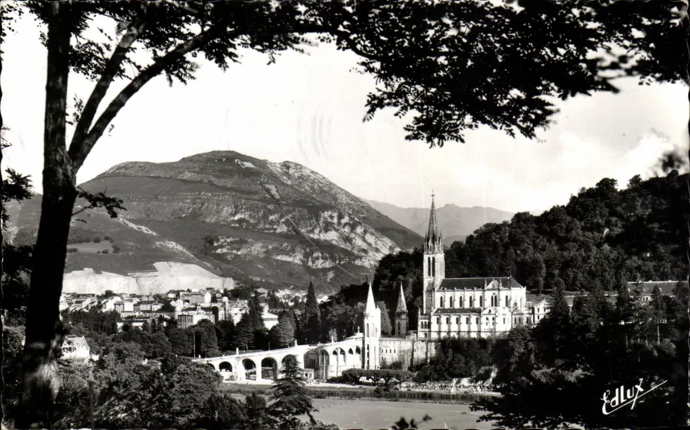 Lourdes — A Basílica e o Pic du Jer — Edlux - Frente