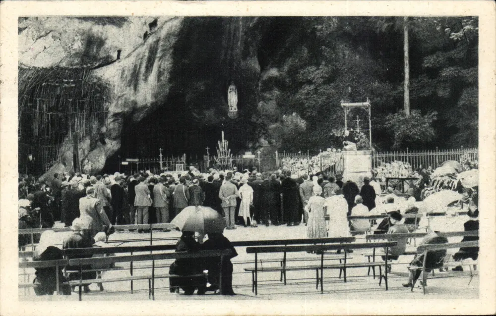 Gruta de Lourdes — peregrinação — Editor P. Duter (Lourdes) n° 10 X 32 1029 - Frente