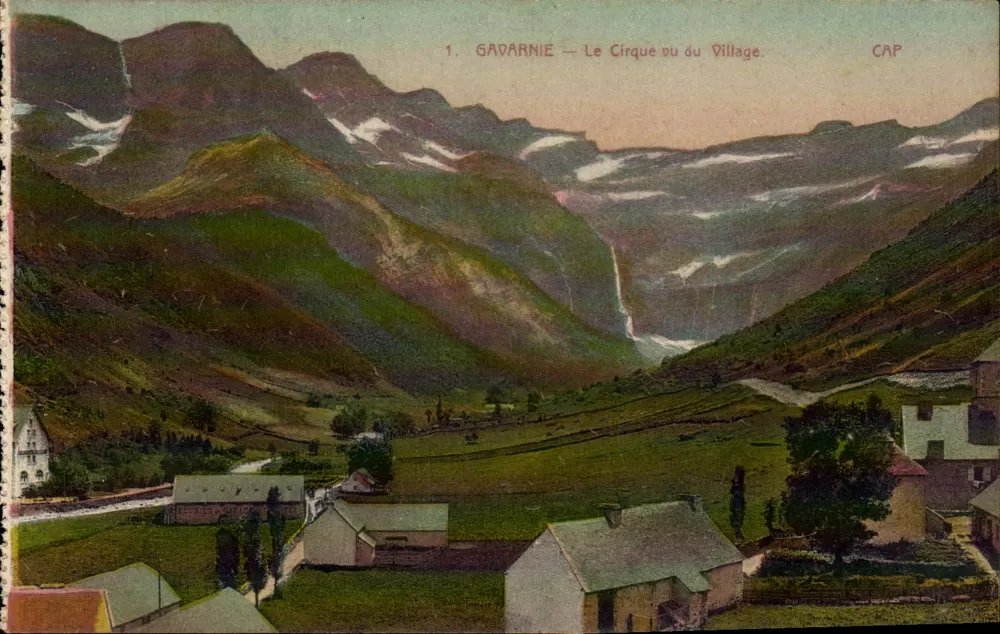 Gadarnie — Der Cirque aus Sicht des Dorfes — CAP - Vorderseite