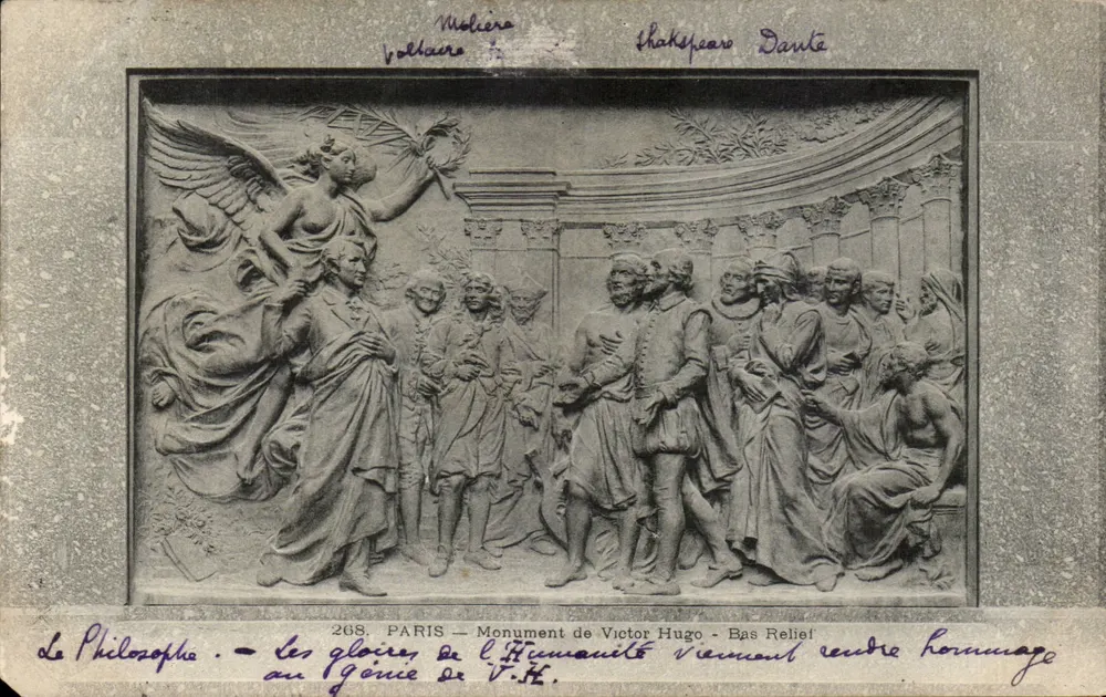 Paris — Monumento a Victor Hugo — Bas-Relief — Homenagem à Filosofia - Frente