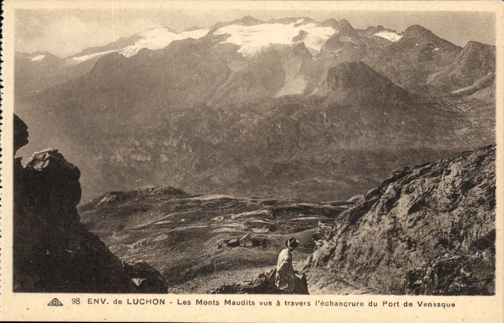 ENV. DE LUCHON - Os Montes Maudits vistos através da abertura do Port de Venasque — Bilhete postal antigo n°98 - Frente