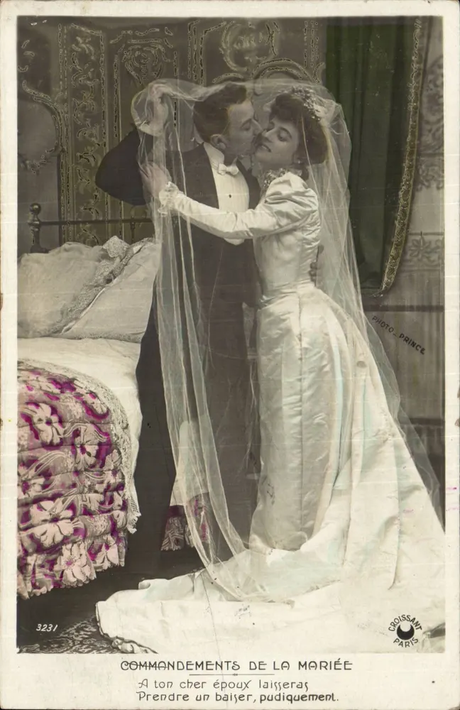 Comandos da noiva — casal abraçado na cama — Photo Prince, n°3231 - Frente
