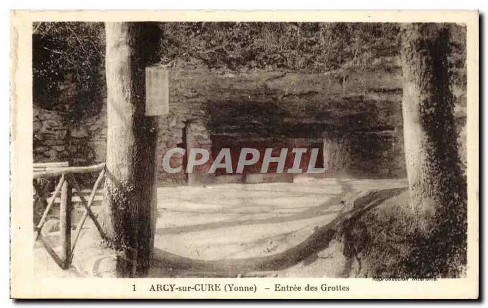 Arcy-sur-Cure (Yonne) — Entrada das Grutas — Reprodução Interna - Frente