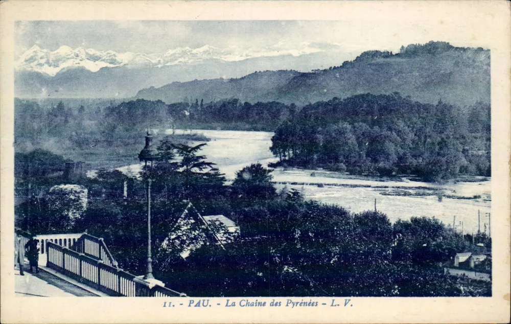 Pau - A Cadeia dos Pirineus — L. V. - Frente