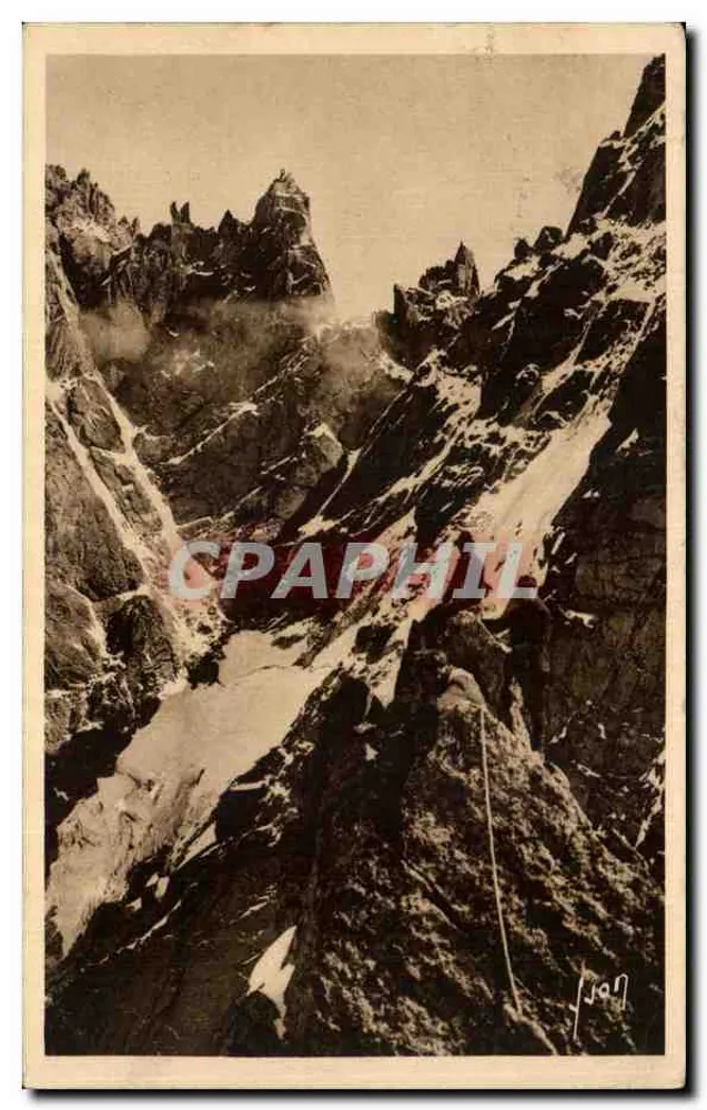 ब्लानिएर के एगुइल्स — बीग्ने (3.192 मीटर) के शीर्ष का दृश्य — लेस एडिशन्स डे आर्ट विवॉन, चमोनिक्स - आगे