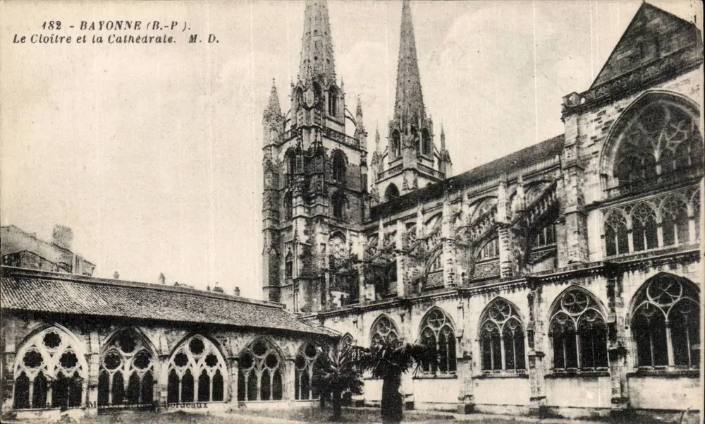 Bayonne (B.-P.) — O Claustro e a Catedral — M. D. / M. D. Bordeaux - Frente