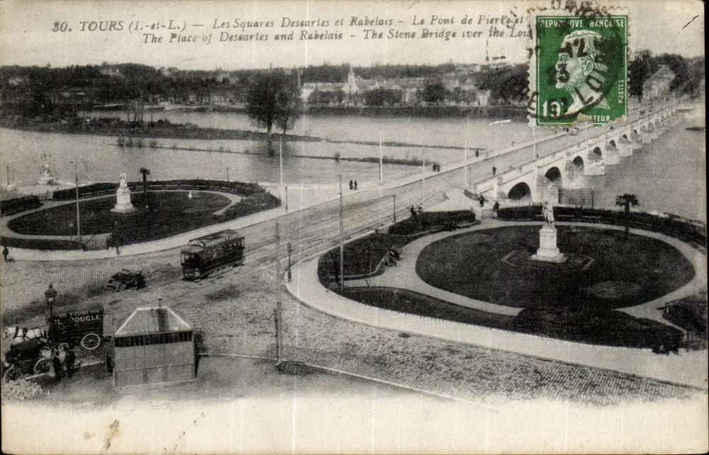 Tours (Loire-et-Cher) — Os Squares Dessartes e Rabelais — O Ponte de Pedra — The Stone Bridge over the Loire - Frente