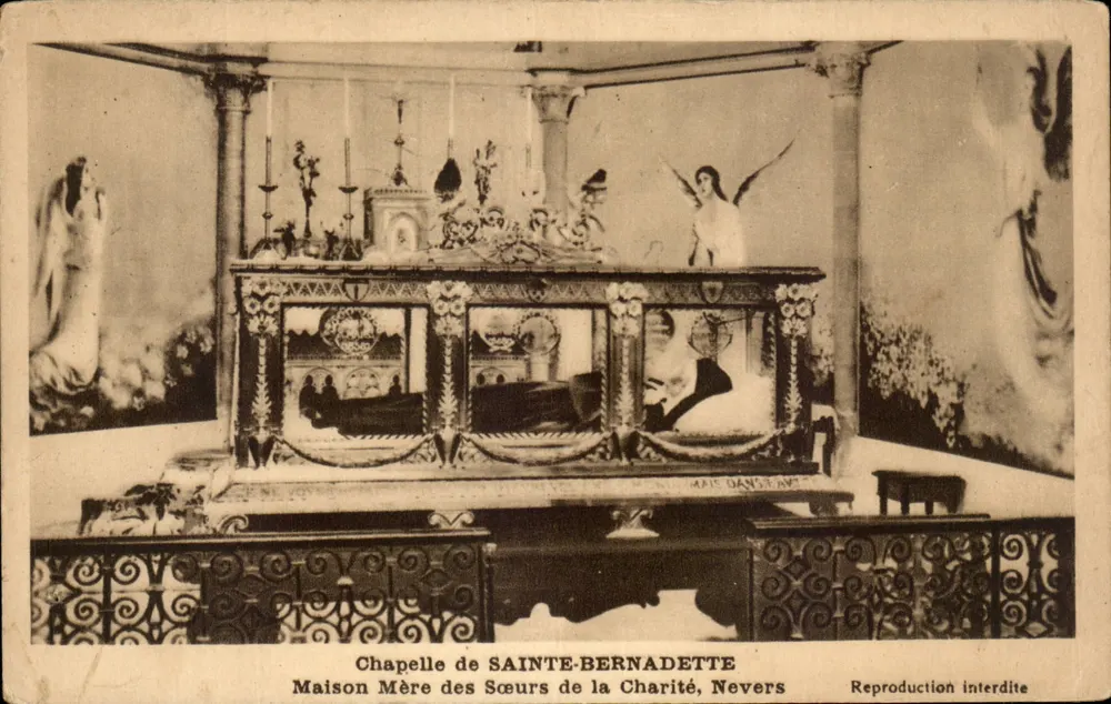 Kapelle von Sainte-Bernadette — Mutterhaus der Schwestern der Caritas, Nevers — Verlag MAIS DANCE - Vorderseite
