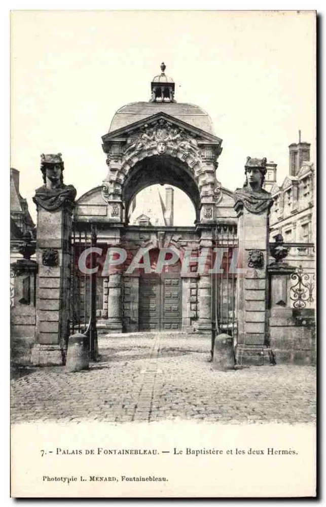 Schloss Fontainebleau — Der Taufstein und die beiden Hermès — Phototypie L. MENARD, Fontainebleau - Vorderseite