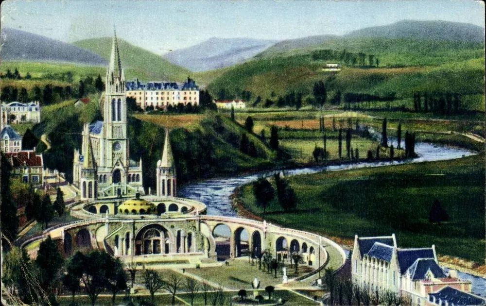 Lourdes — Die Basilika vom Schloss-Festung aus gesehen — Edition P. Doucet Lourdes n°39 - Vorderseite