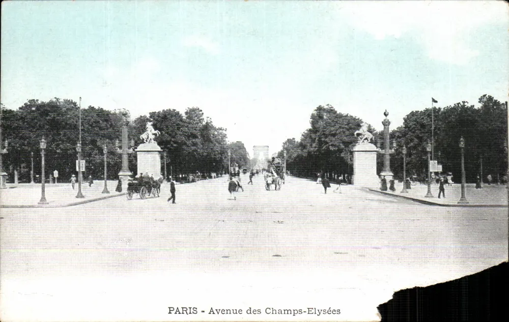 Paris - Avenida dos Campos Elísios — vista da entrada com colunas e estátuas — editor não identificado - Frente