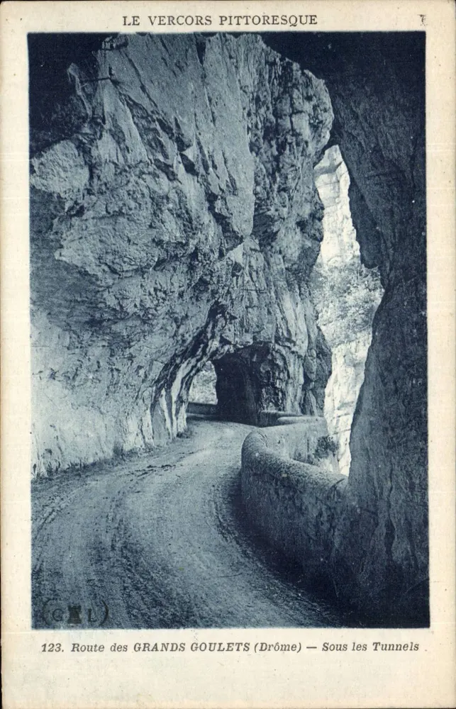 Route des Grands Goulets (Drôme) — Unter den Tunneln — pittorescher Vercors - Vorderseite