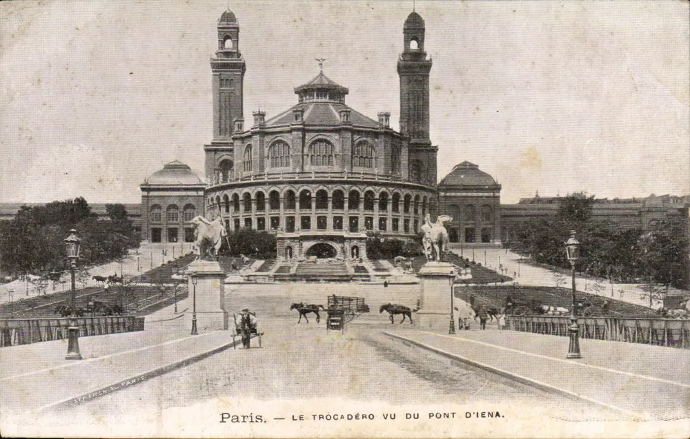 Paris — O Trocadéro visto do Ponte d'Iena — Editor: T. P. F. & Cie, Paris - Frente