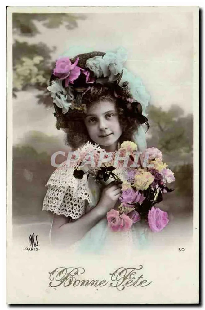 Mädchen mit blühendem Hut, ein Blumenbukett haltend — Frohe Geburtstagskarte — ARS PARIS n°50 - Vorderseite