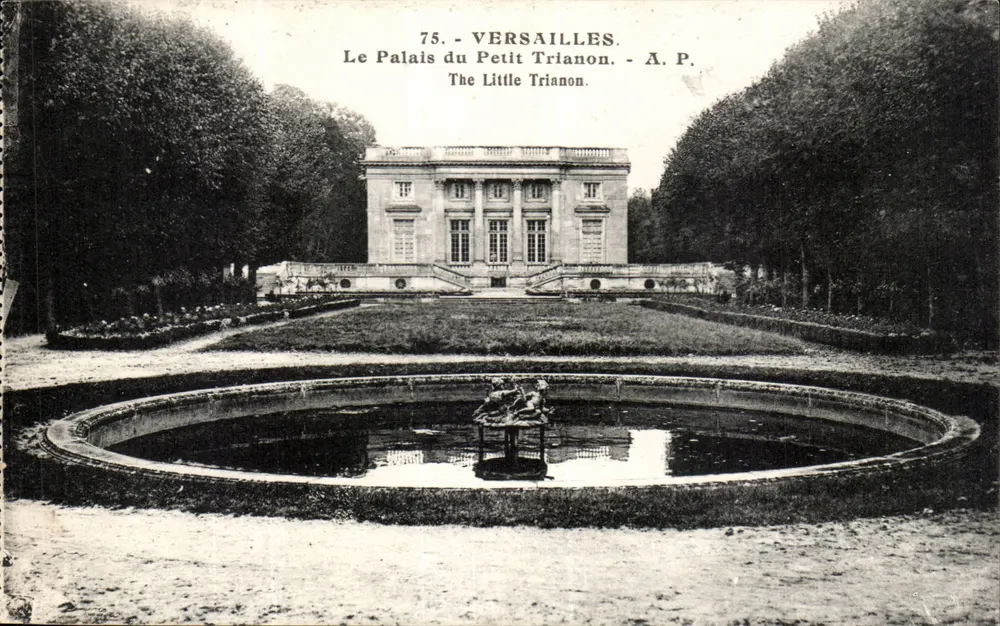Versailles - O Palácio do Petit Trianon — A. P. n°75 - Frente