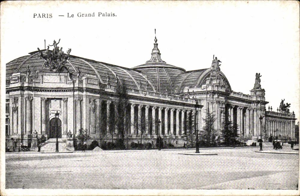 Paris — O Grande Palácio. - Frente