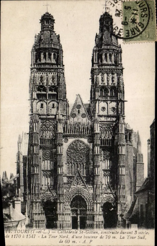 Tours (Indre-et-Loire) — Catedral Saint-Gatien com suas duas torres — A.P. n°144 - Frente