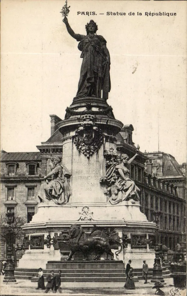Paris — Estátua da República — Glopte - Frente