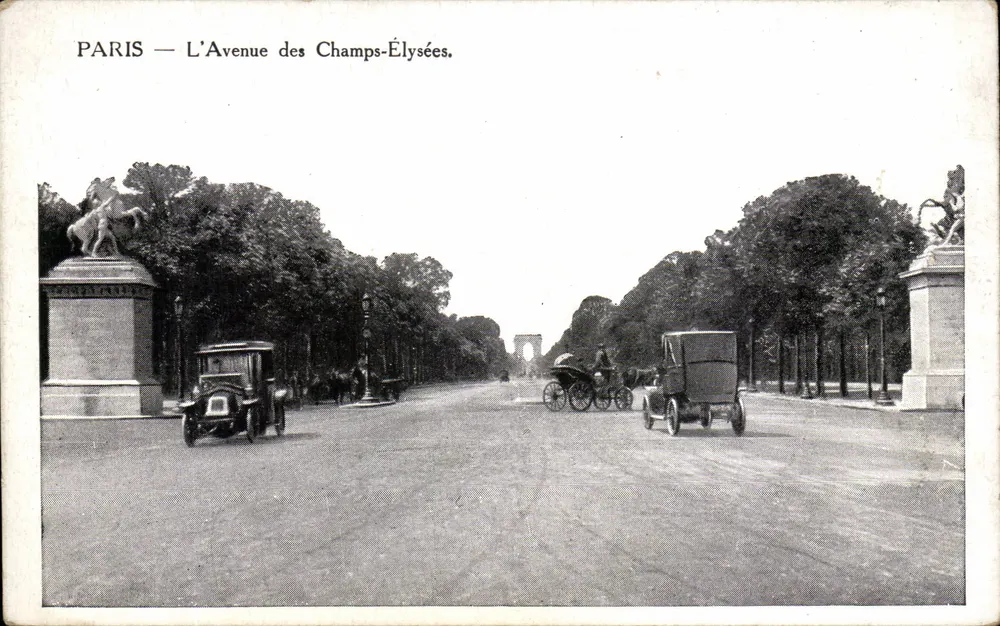 Paris — A Avenida dos Campos Elísios — editor não visível - Frente
