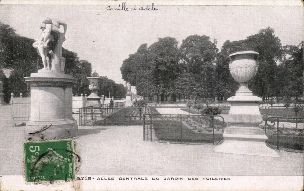 Paris - Allée centrale du jardin des Tuileries — Camille et Adèle — éditeur inconnu - Recto