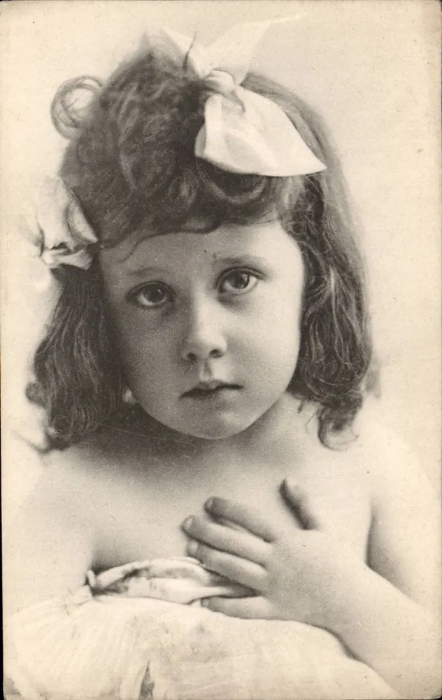 Menina pequena — coiffure com laços — Rautlinger, Paris, n° 1463 - Frente