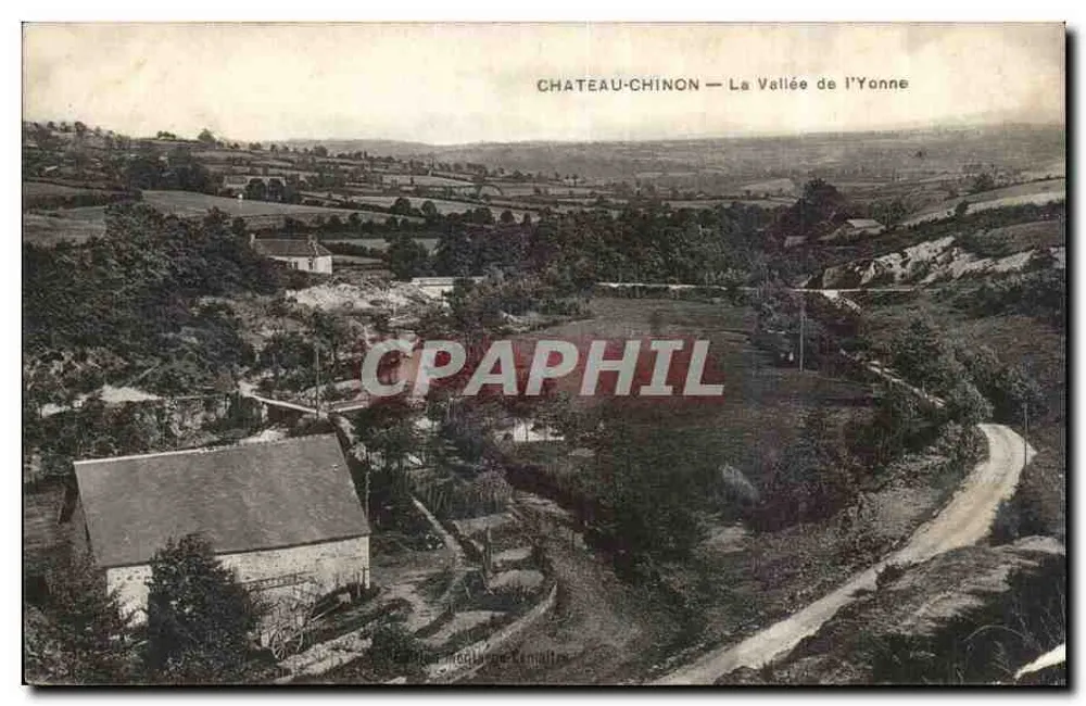 Castelo-Chinon — Vale do Yonne — Editor: Montagne & Cie - Frente