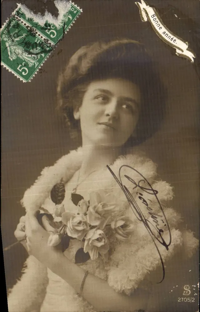 Junge Frau in Pelz mit Rosen — Serie 2705/2 — Verlag S - Vorderseite