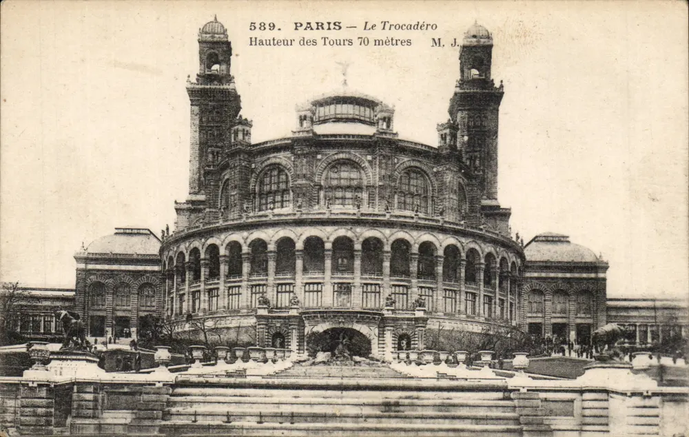Paris — Das Trocadéro — Höhe der Türme 70 Meter — M. J. — n° 589 - Vorderseite
