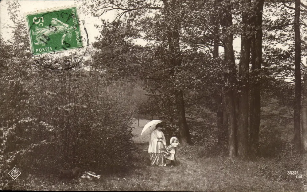 Frau und Kind unter einem Schirm — Wald — Verlag C. G. n° 34437/38 - Vorderseite