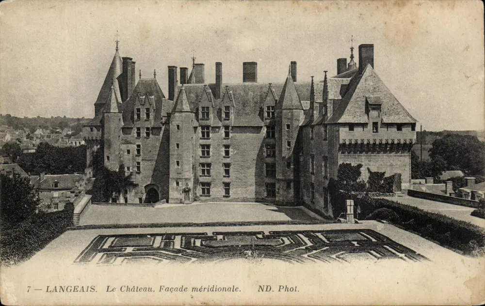 Langeais — O Castelo. Fazenda meridional — ND. Fot. n°7 - Frente
