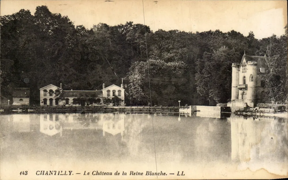 Chantilly — Ansicht des Schlosses der Weißen Königin — LL - Vorderseite