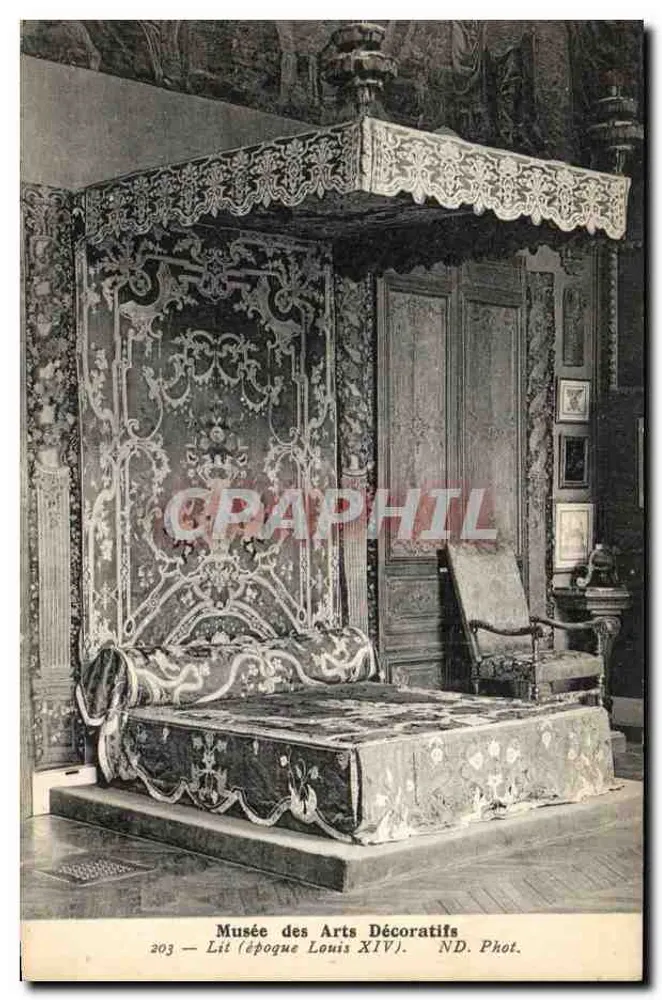 Museu dos Artes Decorativas — Cama da época de Luís XIV — ND. Fot. n°203 - Frente