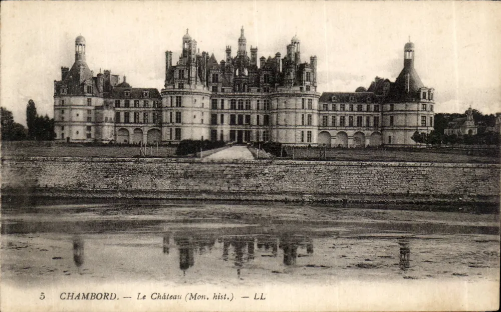 Chambord — O Castelo (Mon. hist.) — LL - Frente