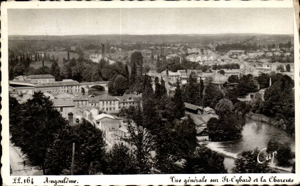 St-Cybard und die Charente — Allgemeine Ansicht — Angoulême, Cap - Vorderseite