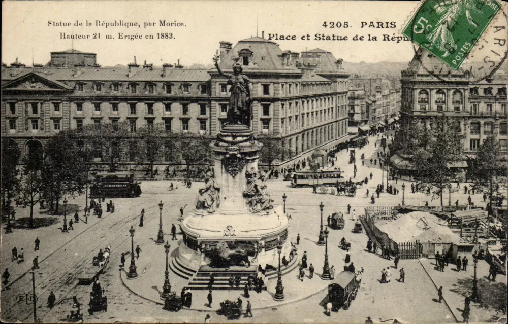 Place de la République — Estátua da República, por Morice. Altura 21 m. Erguida em 1883. — Editor EID, n° 4205. - Frente