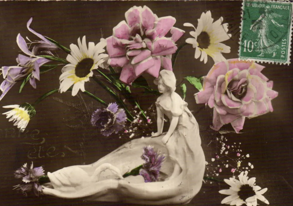 Arranjo de flores e estatueta — editor CPHAPHIL, n° de série LL - Frente