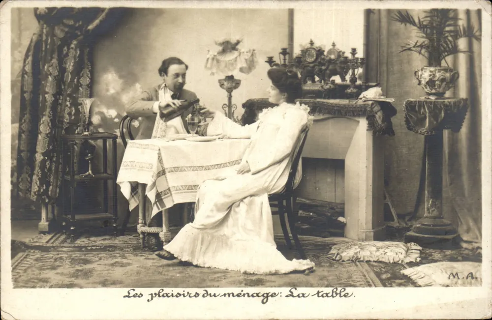 Die Freuden des Haushalts: Der Tisch — M.A. - Vorderseite