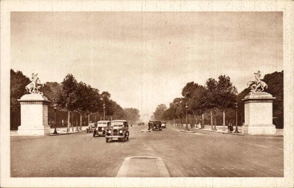 Avenue des Champs-Élysées — Die Pferde von Marly — Verlag gedruckt in Frankreich, Nr. 32 - Vorderseite