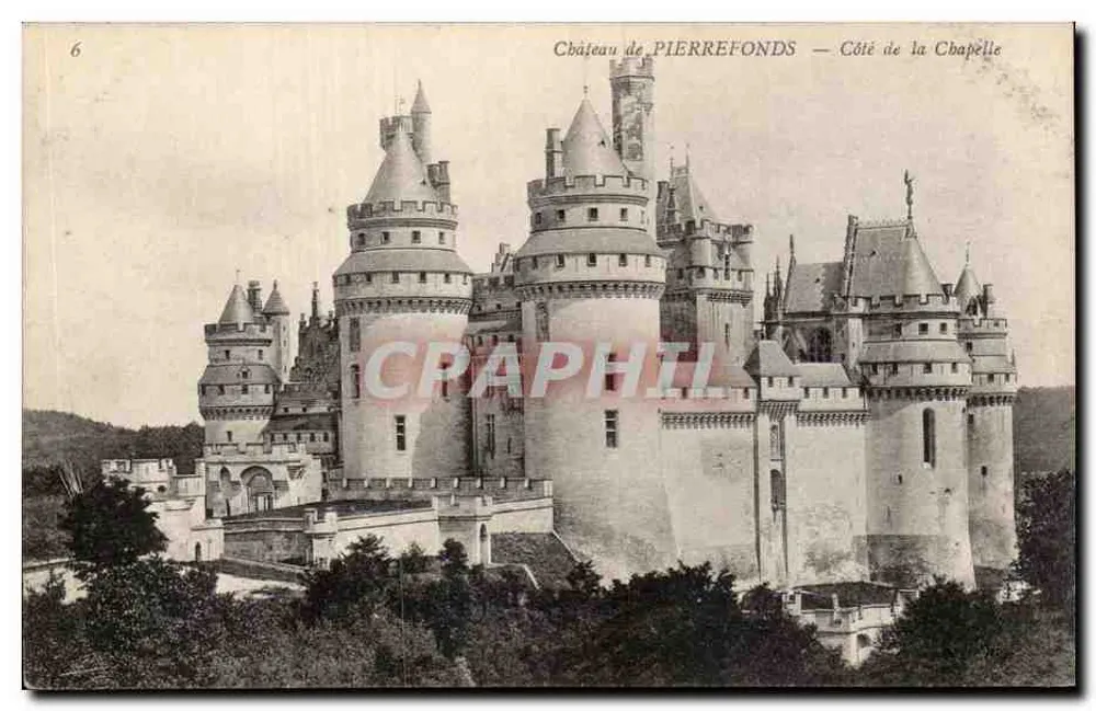 Castelo de PIERREFONDS — Lado da Capela - Frente