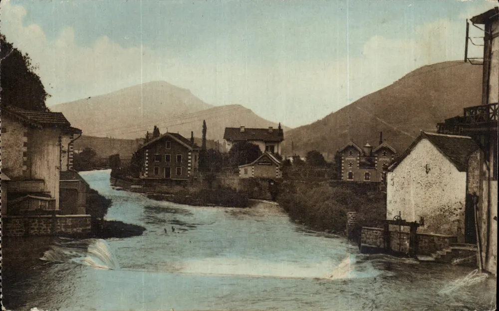 Die Nive bei Saint-Jean-Pied-de-Port — Ansicht des Flusses und Gebäude — 6437 - Vorderseite