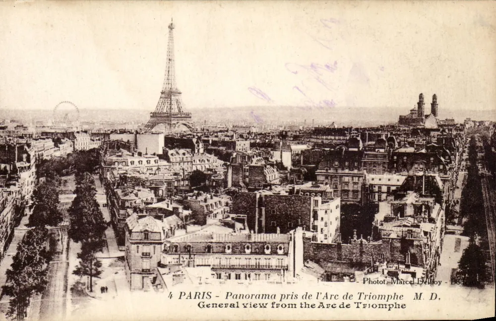 PARIS - Panorama tirado do Arco do Triunfo — Fot. Marcel Dalboy - M.D. - Frente