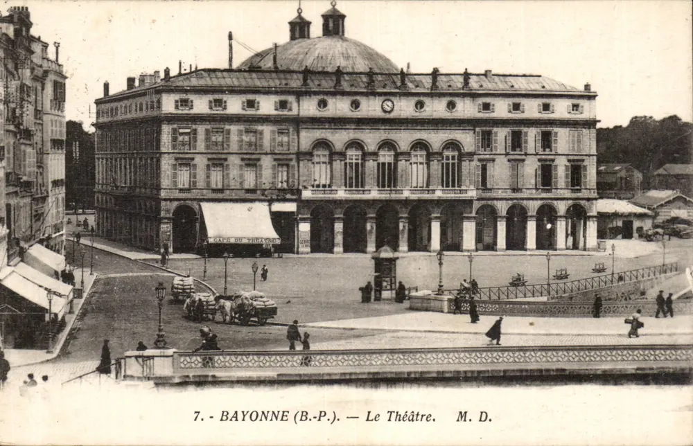 Bayonne (B.-P.) — O Teatro — M. D. - Frente