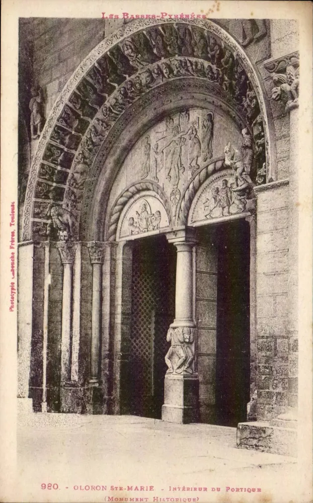 Oloron-Sainte-Marie — Interior do portique — Monumento Histórico — Phototypie Léonche Frères, Toulouse - Frente