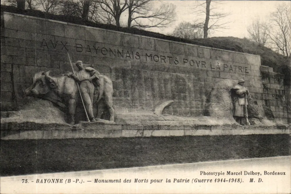 Bayonne (B-P.) — Denkmal für die Toten für das Vaterland (Krieg 1944-1948) — Phototypie Marcel Delboy, Bordeaux - Vorderseite